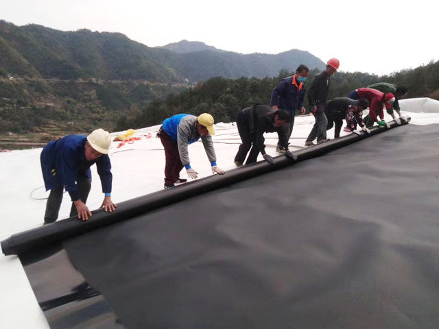 土工膜施工現(xiàn)場(chǎng)